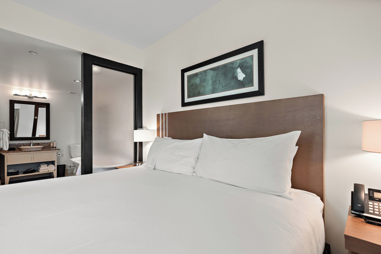 Bedroom 3, The Parkside Hotel & Spa, Capital