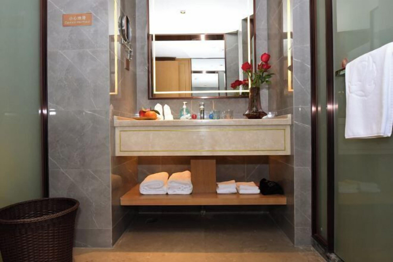 Bathroom 2, Zhanpeng International Hotel, Chongzuo