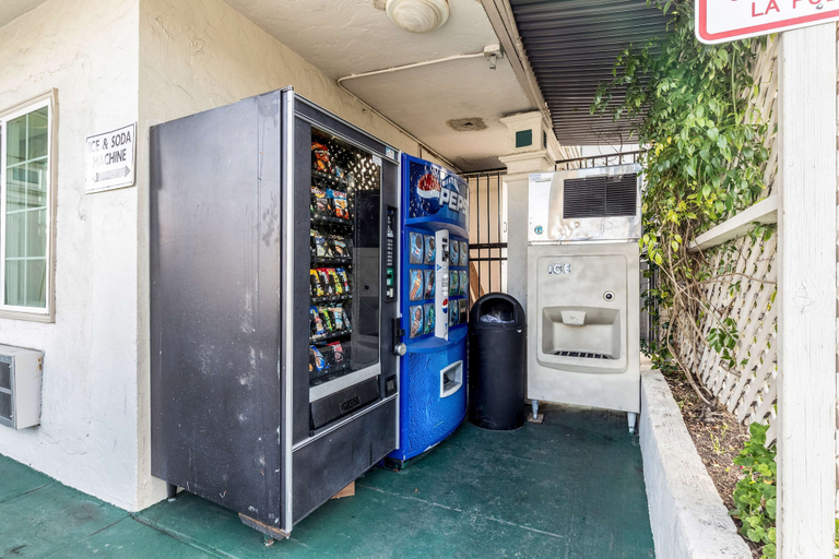 Food & Drinks 5, Motel 6 San Rafael, CA, Marin