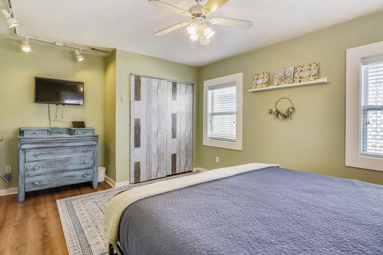 Bedroom 3, A Bended Oak Bungalow by Ryson Vacation Rentals, Galveston