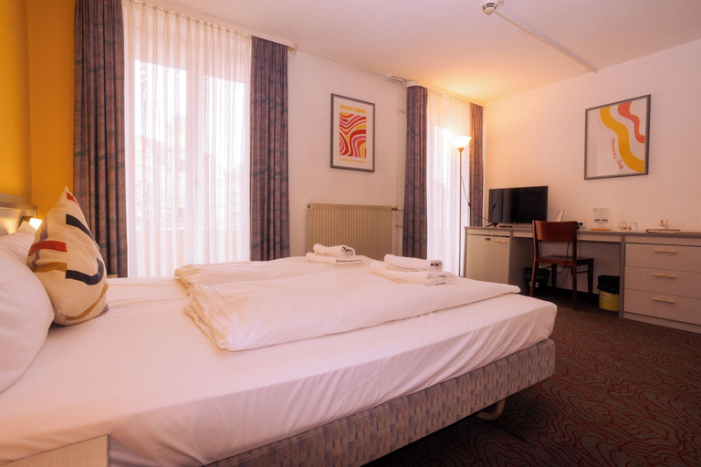 Bedroom 5, Hessenland Hotel by Stay Awesome, Kassel