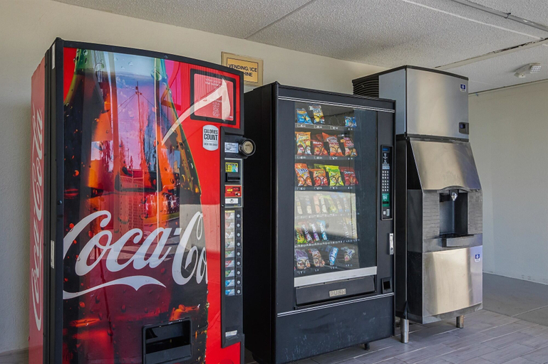 Food & Drinks 5, Motel 6 Savannah, GA - Midtown, Chatham