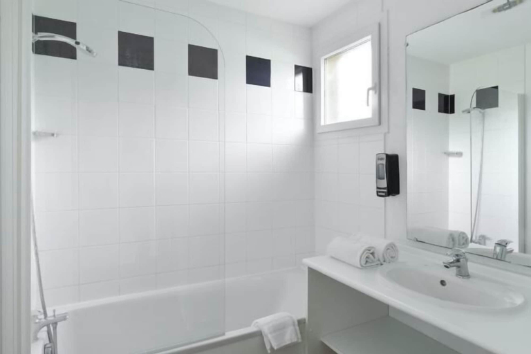 Bathroom, Domaine de Saint-Orens, Gers