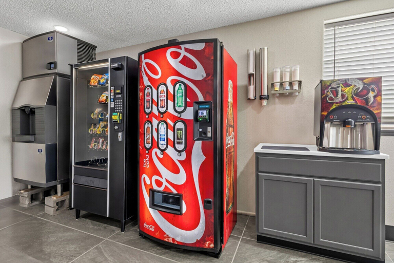 Food & Drinks 5, Motel 6 North Sioux City, SD I 29 North, Union