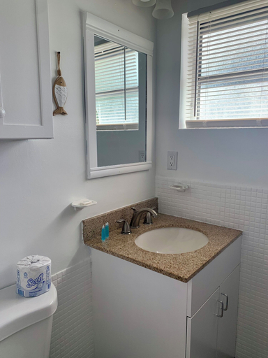 Bathroom 5, Oceans 735, Broward