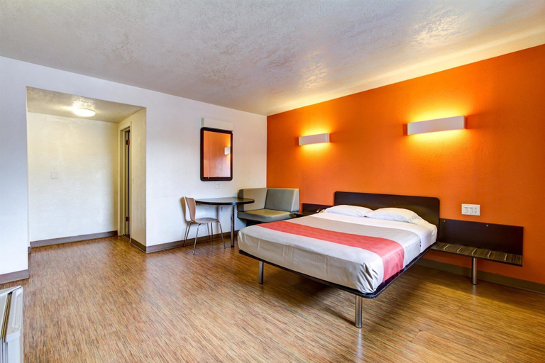 Bedroom 4, Motel 6 Richfield, OH, Summit