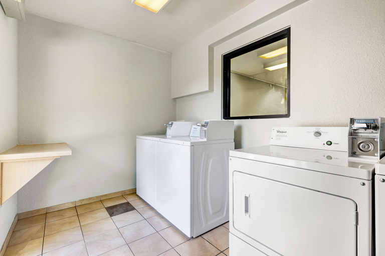 Bathroom 5, Motel 6 Issaquah, WA - Seattle - East, King