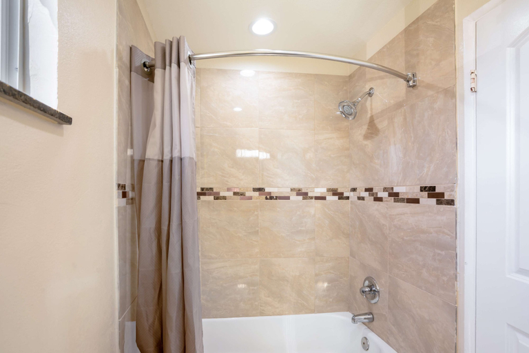 Bathroom 5, Motel 6 Odessa, TX - 2nd Street, Ector