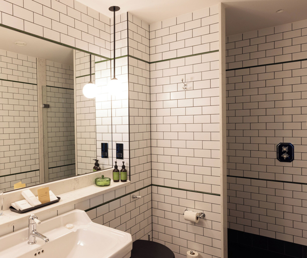 Bathroom 4, Haddington House Hotel, Dublin
