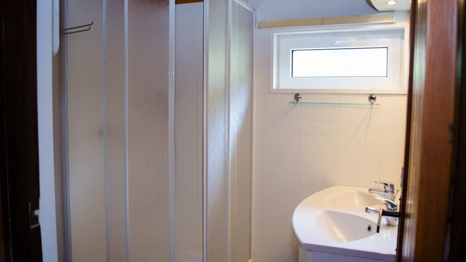 Bathroom 4, Vallée les Etoiles, Namur