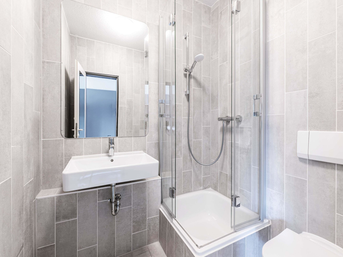 Bathroom 4, B&B HOTEL Rastatt, Rastatt