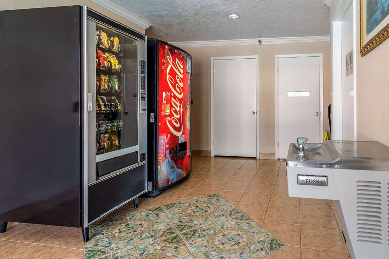 Food & Drinks 5, Motel 6 Alvin, TX, Brazoria