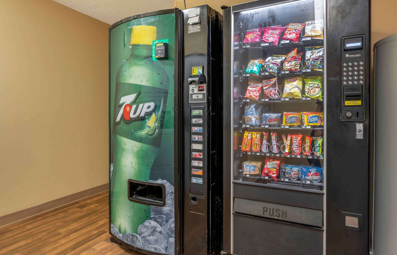 Food & Drinks, Studio 6 Corporate Extended Stay Indianapolis, IN - North Carmel, Hamilton