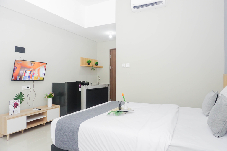 Bedroom 2, Chic Studio Apartment at Royal Sentul Park By Travelio, Bogor