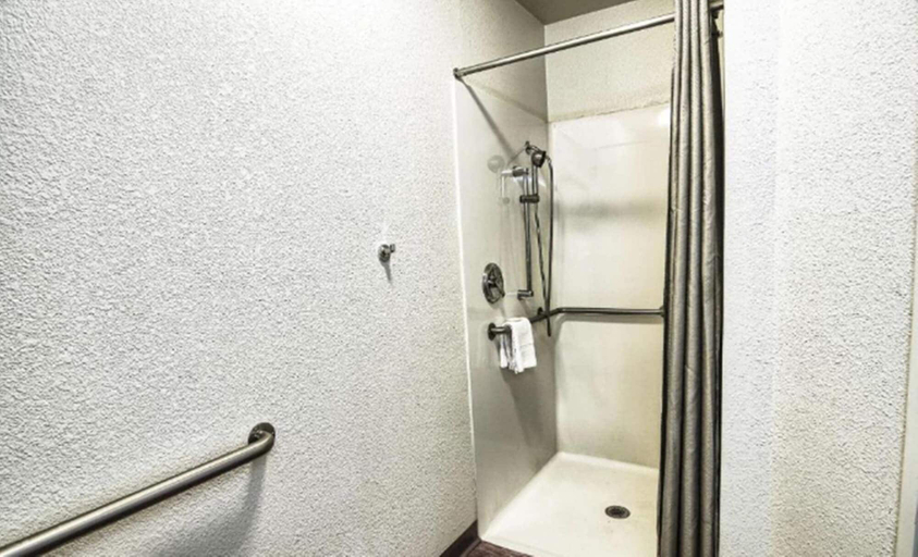 Bathroom 4, Motel 6 Coeur D Alene, Kootenai