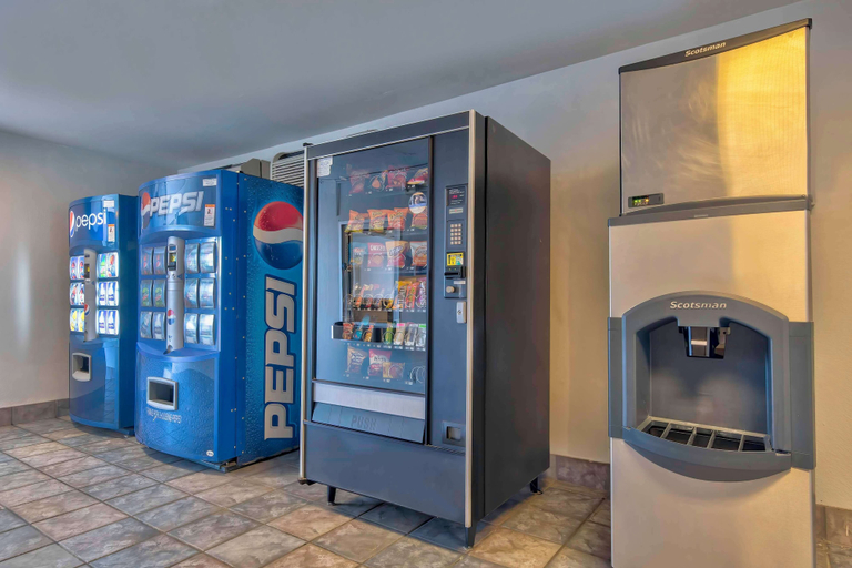Food & Drinks 5, Motel 6 Farmington, NM, San Juan
