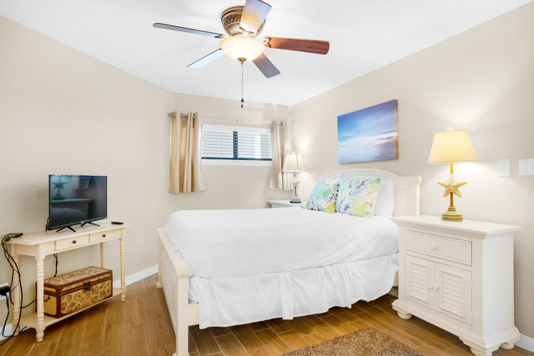 Bedroom 2, Aquavista 304w, Bay