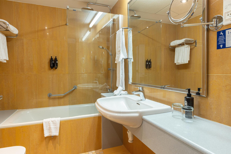 Bathroom 5, Invisa Hotel La Cala, Baleares