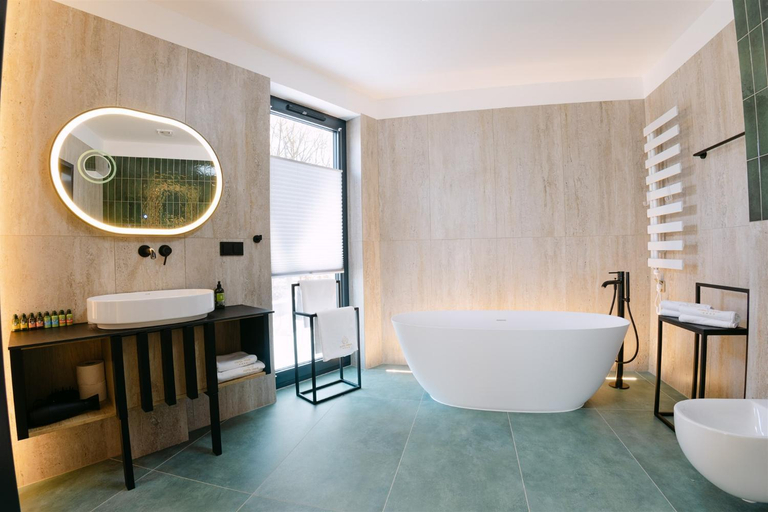 Bathroom 4, Aspen Prime Ski & Bike Resort, Nysa