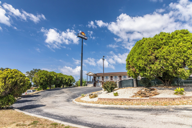 Exterior & Views 2, Boerne Inn and Suites, Kendall
