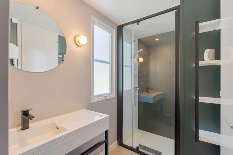Bathroom 4, Waterside Holiday Home in Kinrooi, Limburg