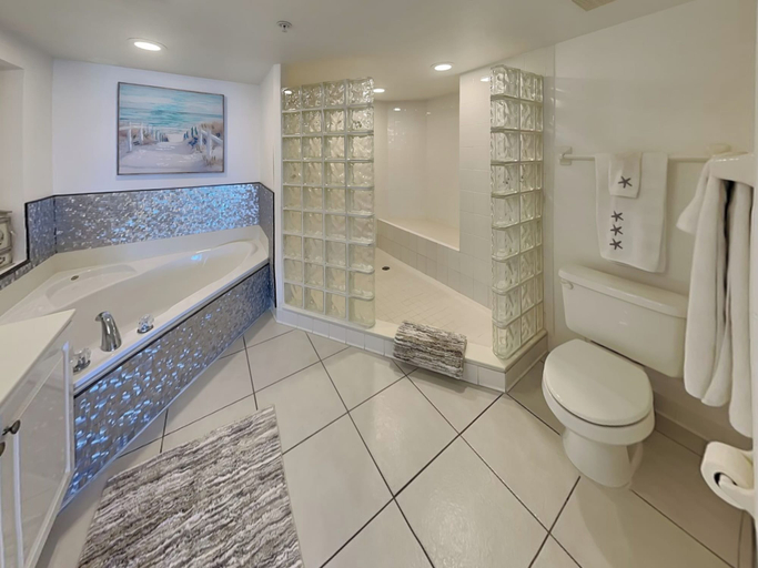 Bathroom, Towers Ten #801 by Distinctive Beach Rentals, Volusia