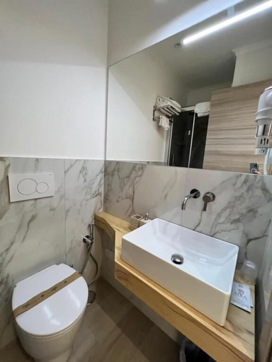 Bathroom 4, Hotel Le Petit, Rome