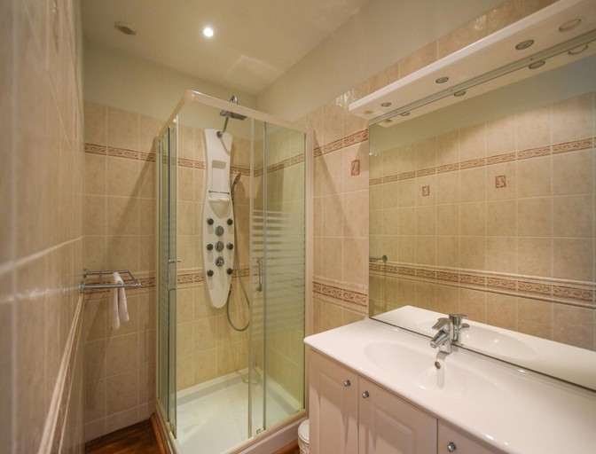 Bathroom 5, Holiday Home for 6 People With Private Pool, Dordogne