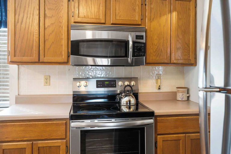 Private kitchen 4, Windjammer Cottage - Branson, Stone