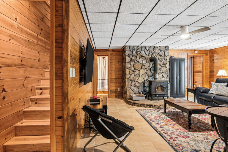 Interior 4, Dogwood Cabin, Stephens