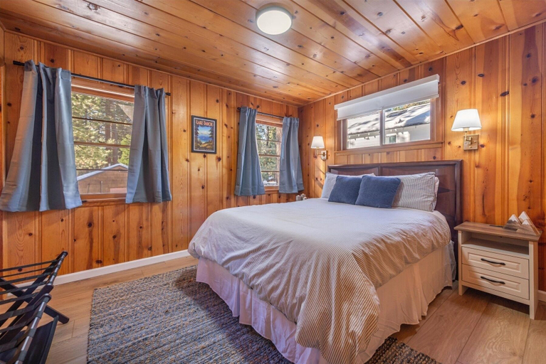 Room 2, Midiron Golf Cabin 3 Bedroom Cabin, Placer