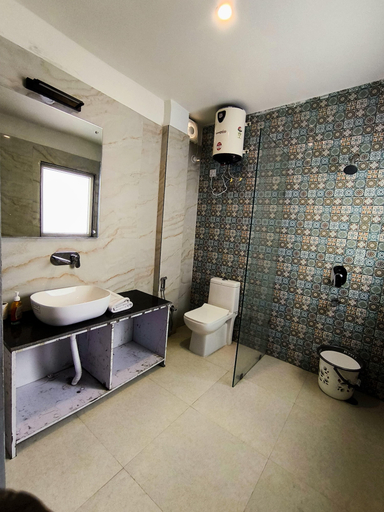 Bathroom 2, Blue Pine Pool , Nainital