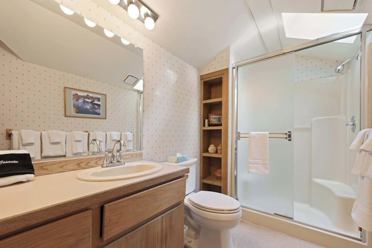 Interior 5, Blue Goose With Hot Tub & Sharc Access, Deschutes