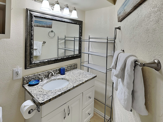 Bathroom, Something's Fishsea by Miss Kitty’s, Aransas