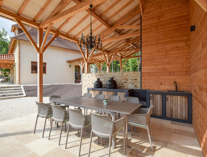 Balcony 3, Elegant 10-guest Villa With Pool & Castle Views, Dordogne