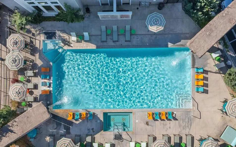 Room 2, Luxury 2BR 2BA Apartment With Pool Gym Theater, Washoe