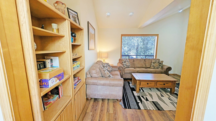 Interior 5, Alpine Hot Tub Retreat With Sharc Access, Deschutes