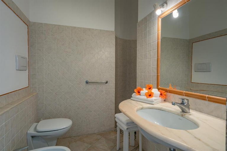 Bathroom 5, Hotel Villaggio Cala Di Volpe, Vibo Valentia