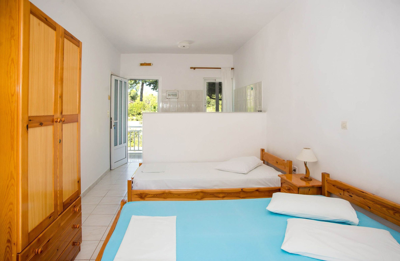 Room 5, Bluewhite Studio - Mountain View by the Pool, Ionian Islands