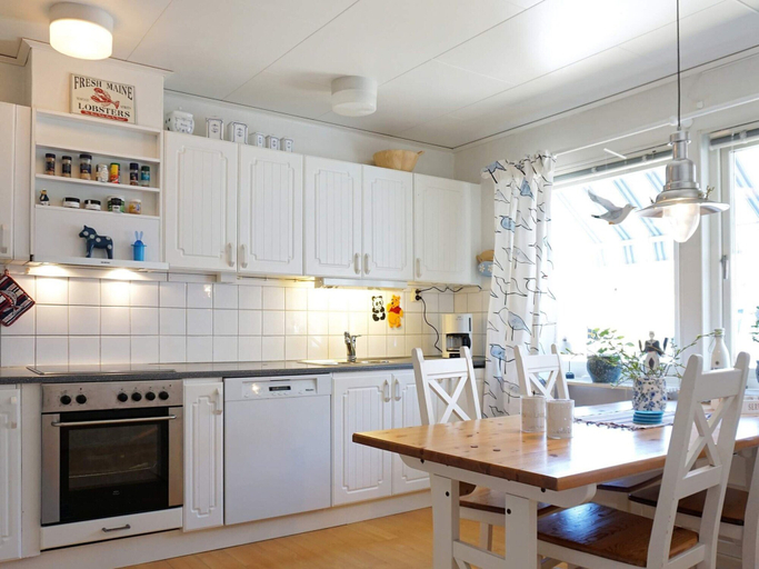 Interior 4, Cozy Family Cottage Near the Sea, Tanum
