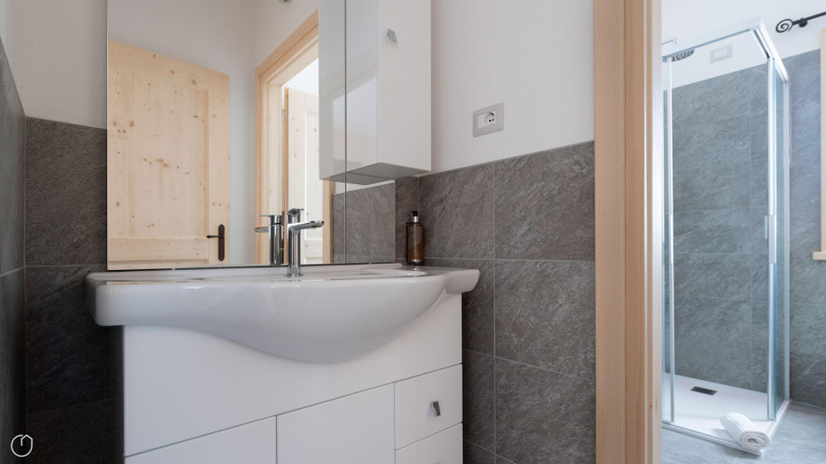 Room 2, Italianway - Ripa Fontana 1 Mono, Sondrio