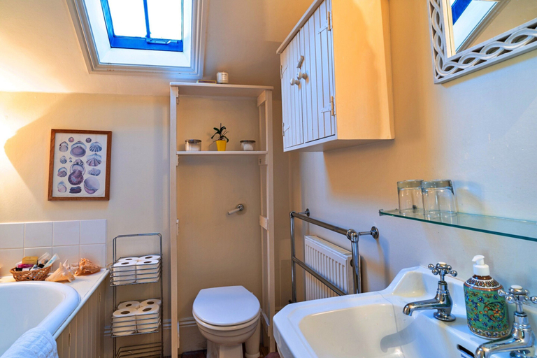 Bathroom 2, Holiday Home in Bruton With Private Lakes, Somerset