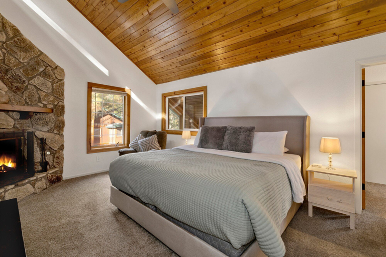 Room 3, Summit Hideaway #445, San Bernardino