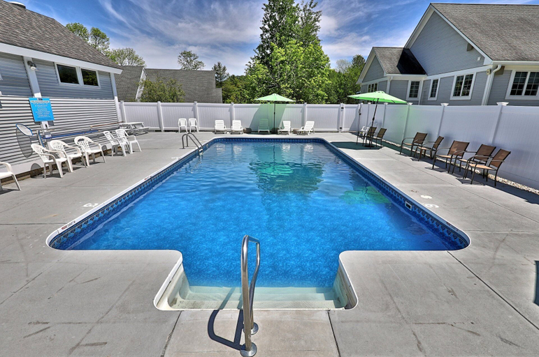 Pool, Cozy Hotel Room Style Studio Condo With Pool, Rutland