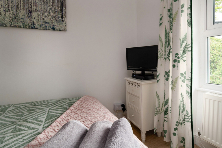 Room 5, Cozy Pet-friendly Cottage in Snowdonia, No Deposit, Conwy
