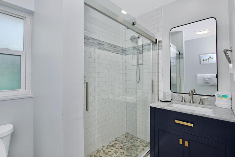 Bathroom, Casa Azul A, Lee