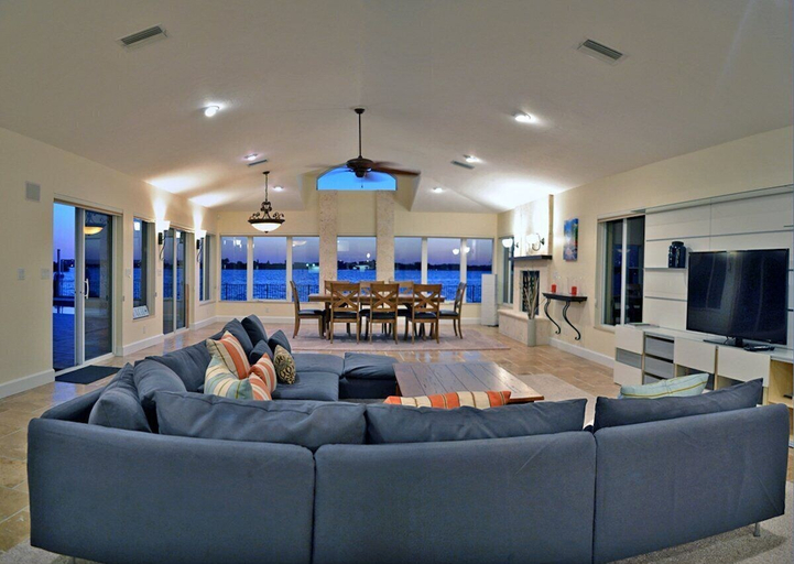 Interior 2, 8730 Dunmore Dr, Sarasota