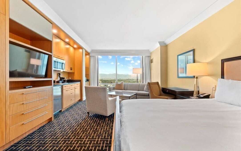 Interior 2, Modern Renovated Studio in Trump, Clark