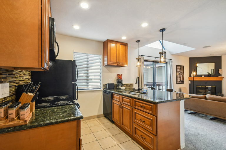 Interior 4, 6380 Code & Comfort in Boston Commons, Arapahoe