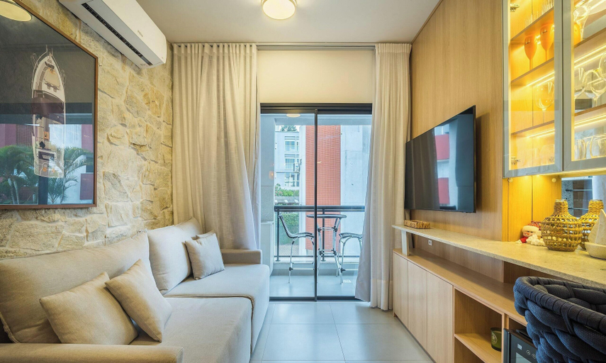 Living area, Apt w/ BBQ & Balcony 220 m From the Beach Rty0216, Florianopolis